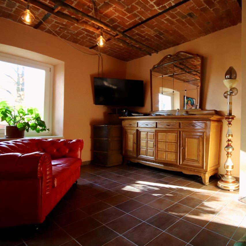 Salotto e zona giorno di Villa Aurora nel verde