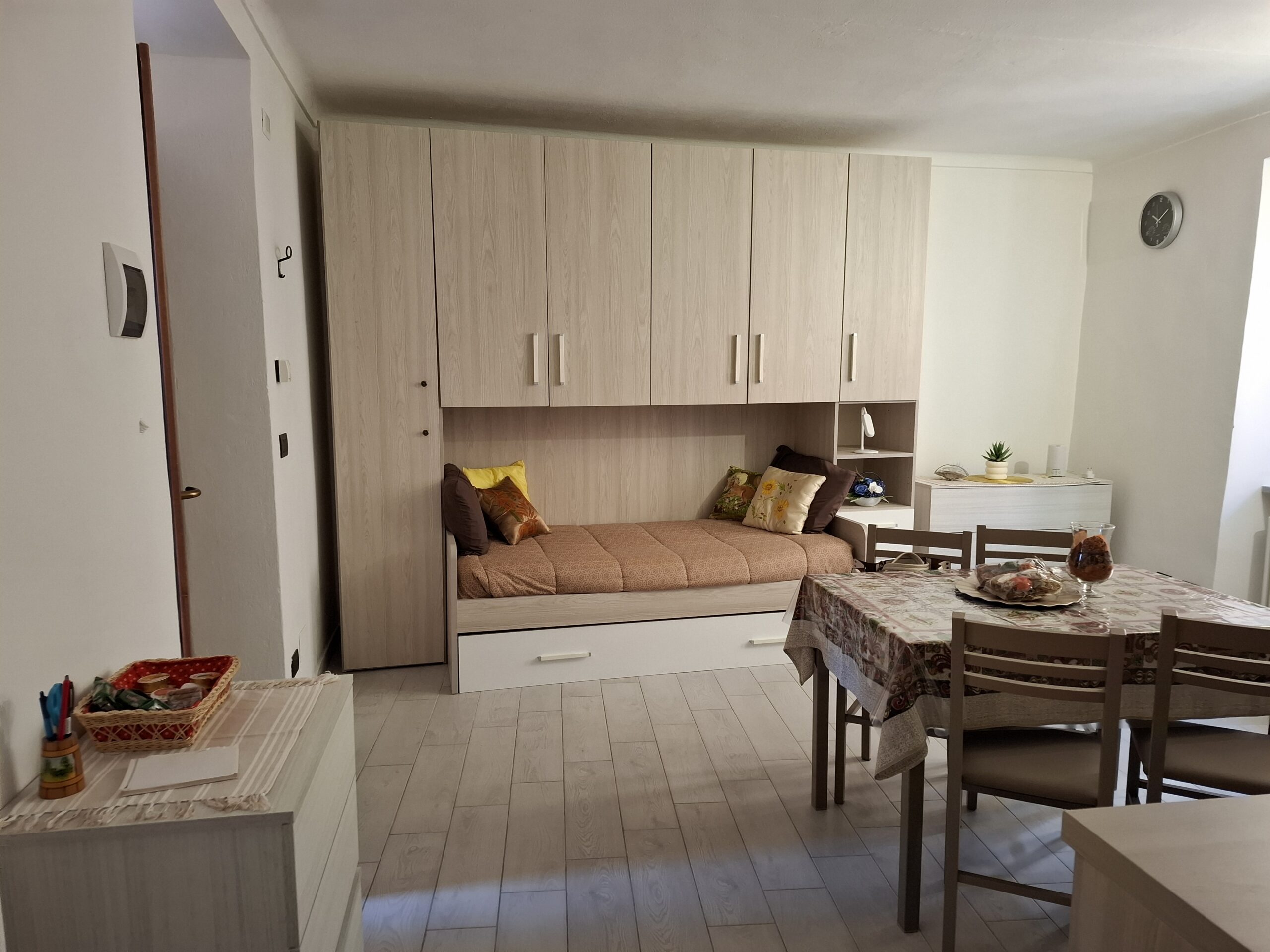 Zona giorno luminosa e finemente ristrutturata di La Casa del Borgo