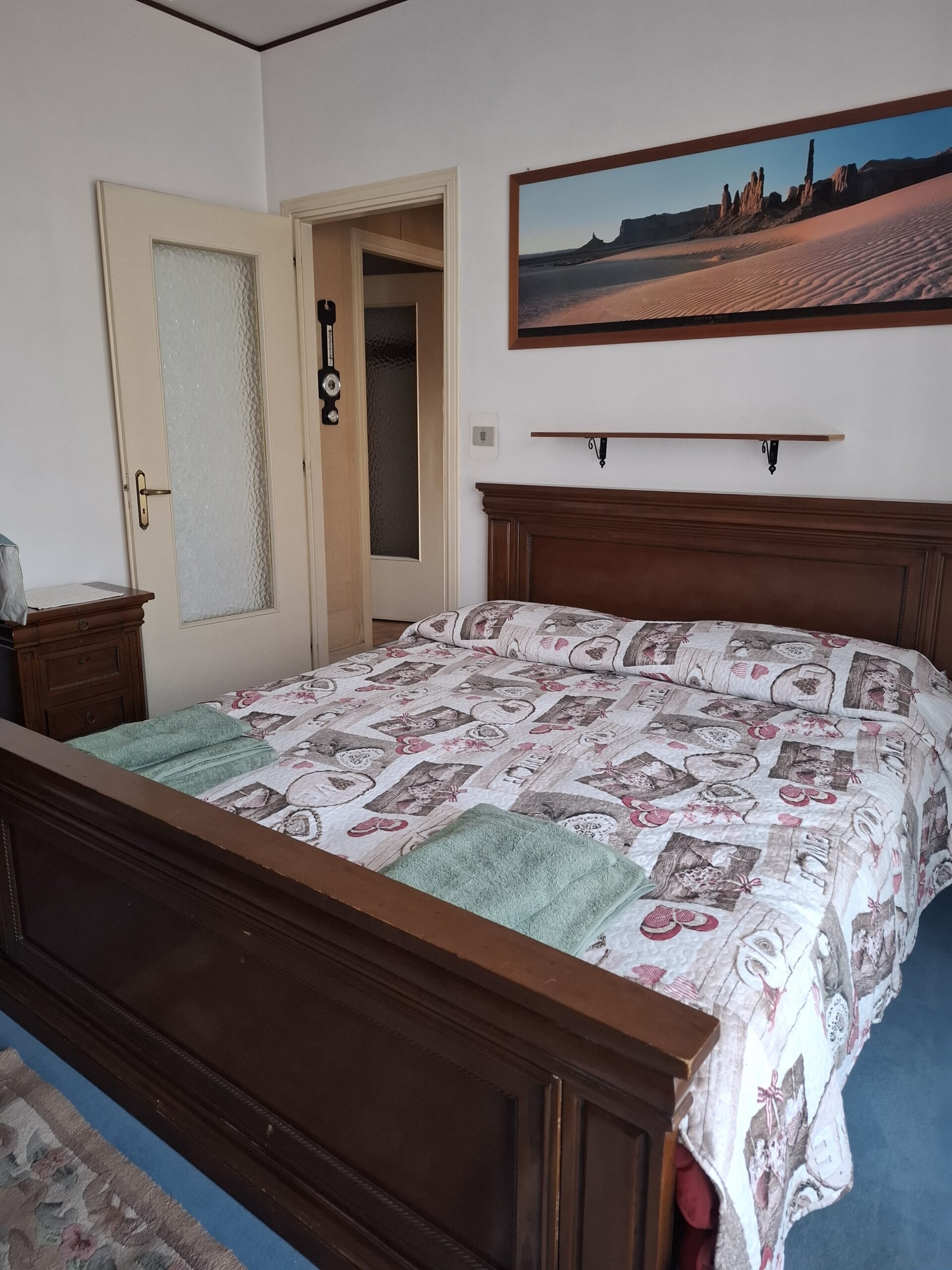 Accogliente salone del Rifugio Delia a Torre Pellice