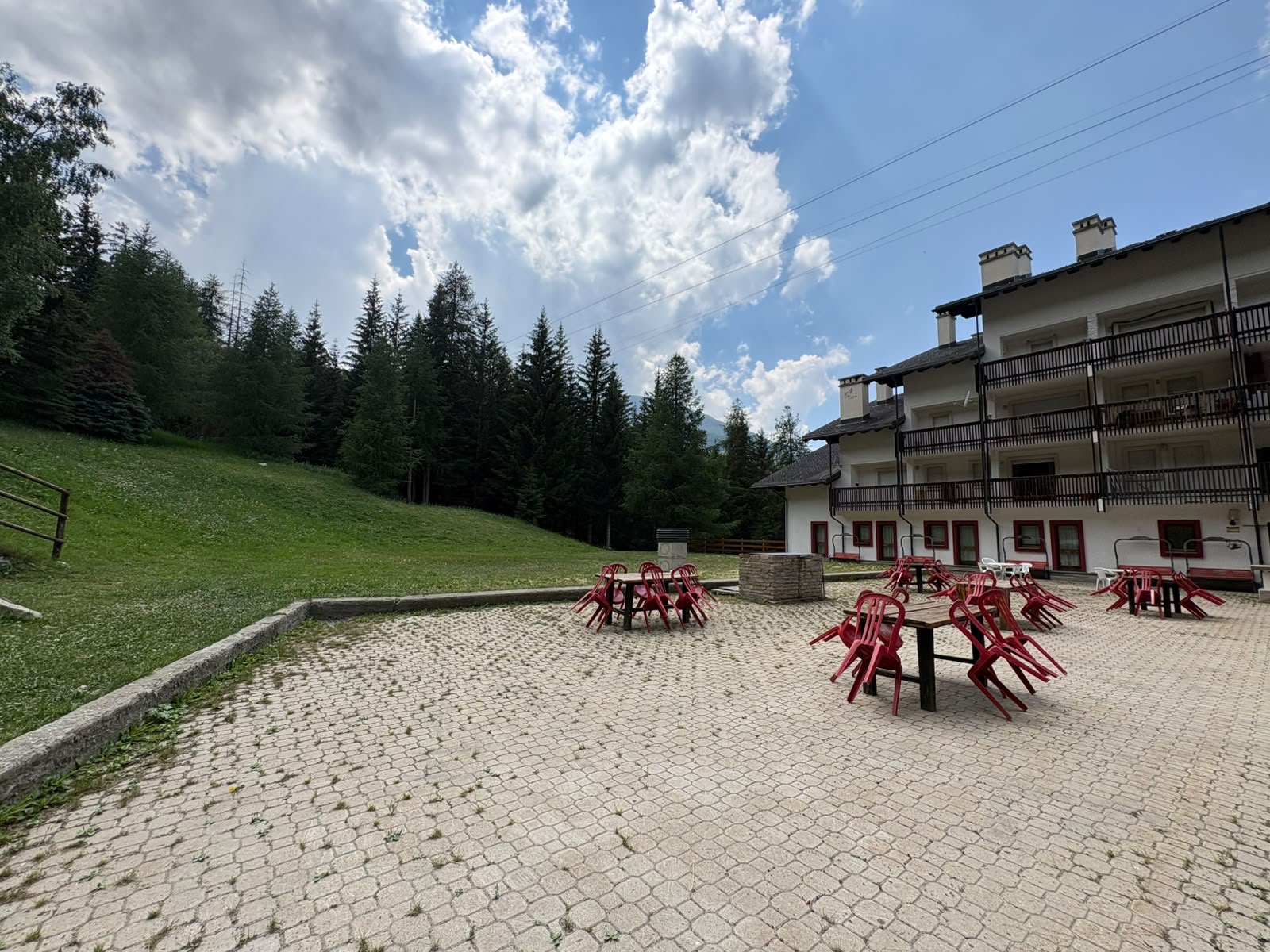 Scorcio panoramico e paesaggio montano mozzafiato visibile dalla casa vacanza a Pila