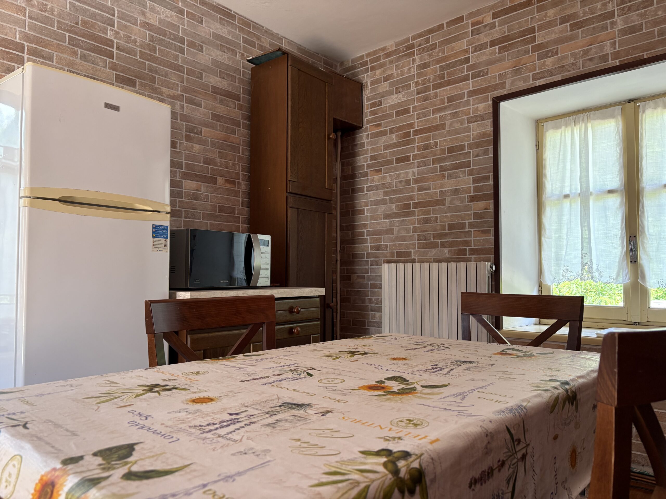 Cucina completa e ben attrezzata di Casa Vacanze Acero Rosso